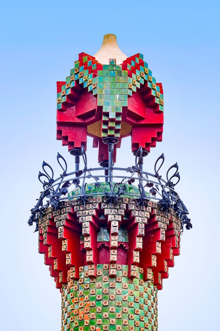 Exterior view. The photographer David Cardelús offers us a special vision of El Capricho, by Antoni Gaudí. Photograph by David Cardelús