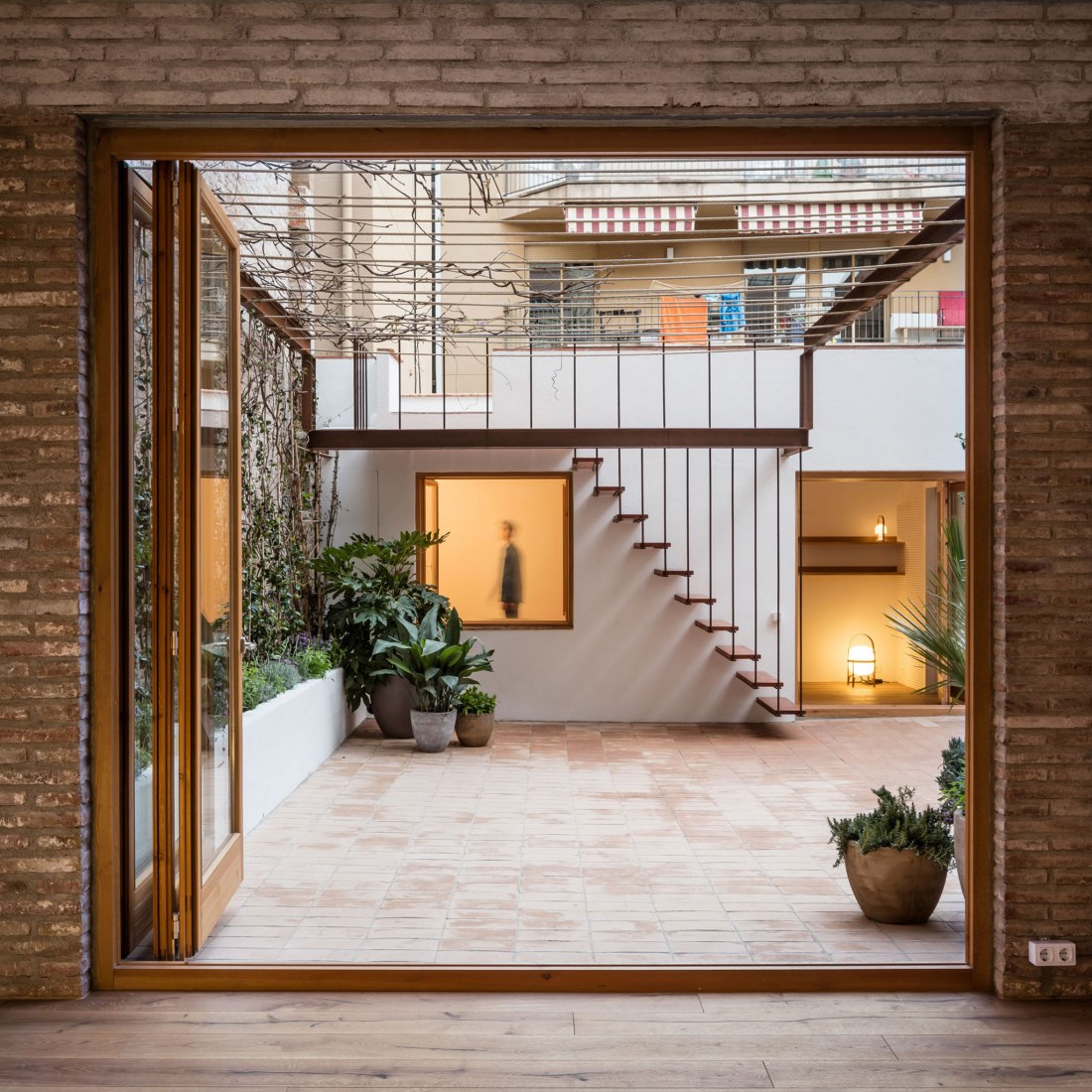 Interior. Gallery-House by Carles Enrich. Photograph © Adrià Goula