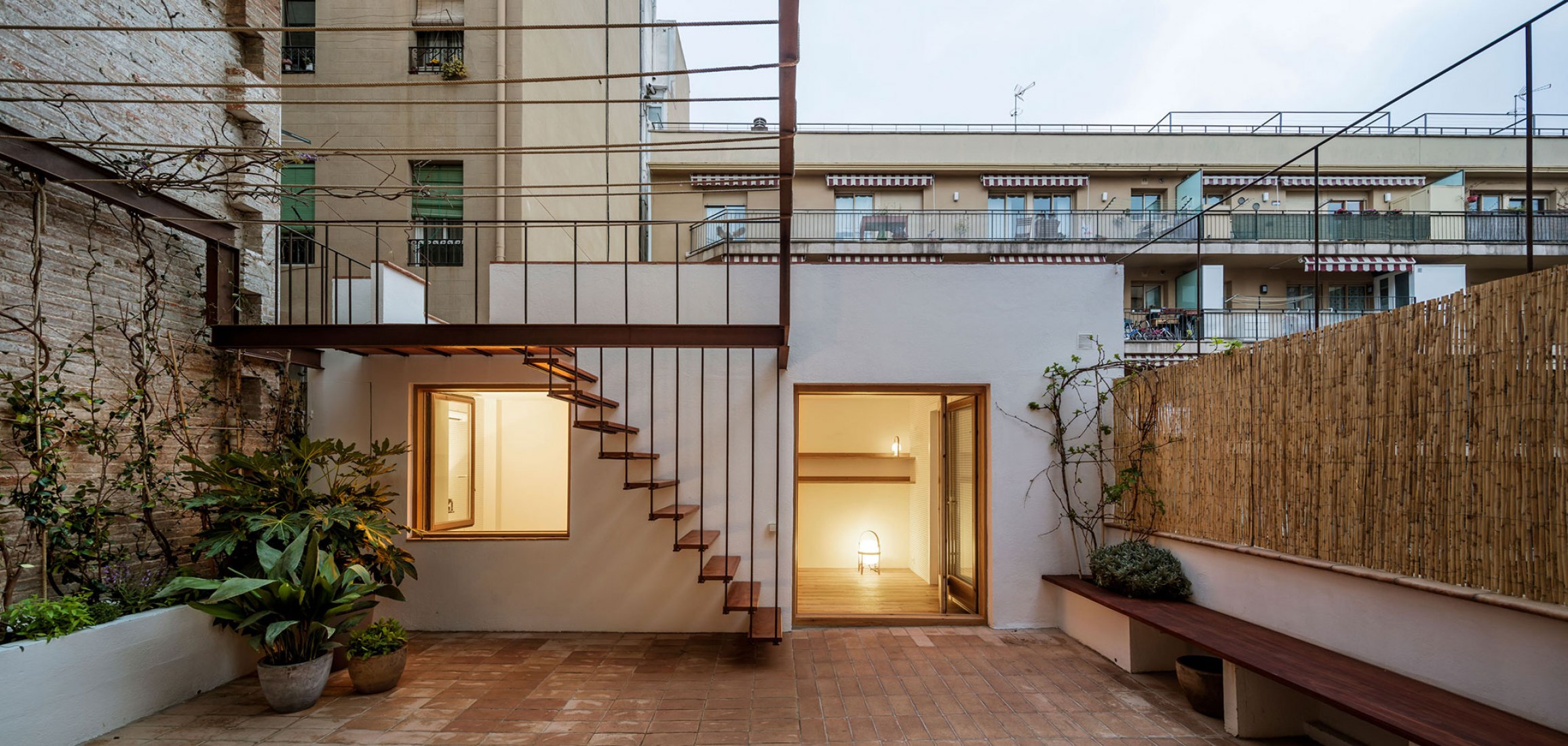 Courtyard. Gallery-House by Carles Enrich. Photograph © Adrià Goula