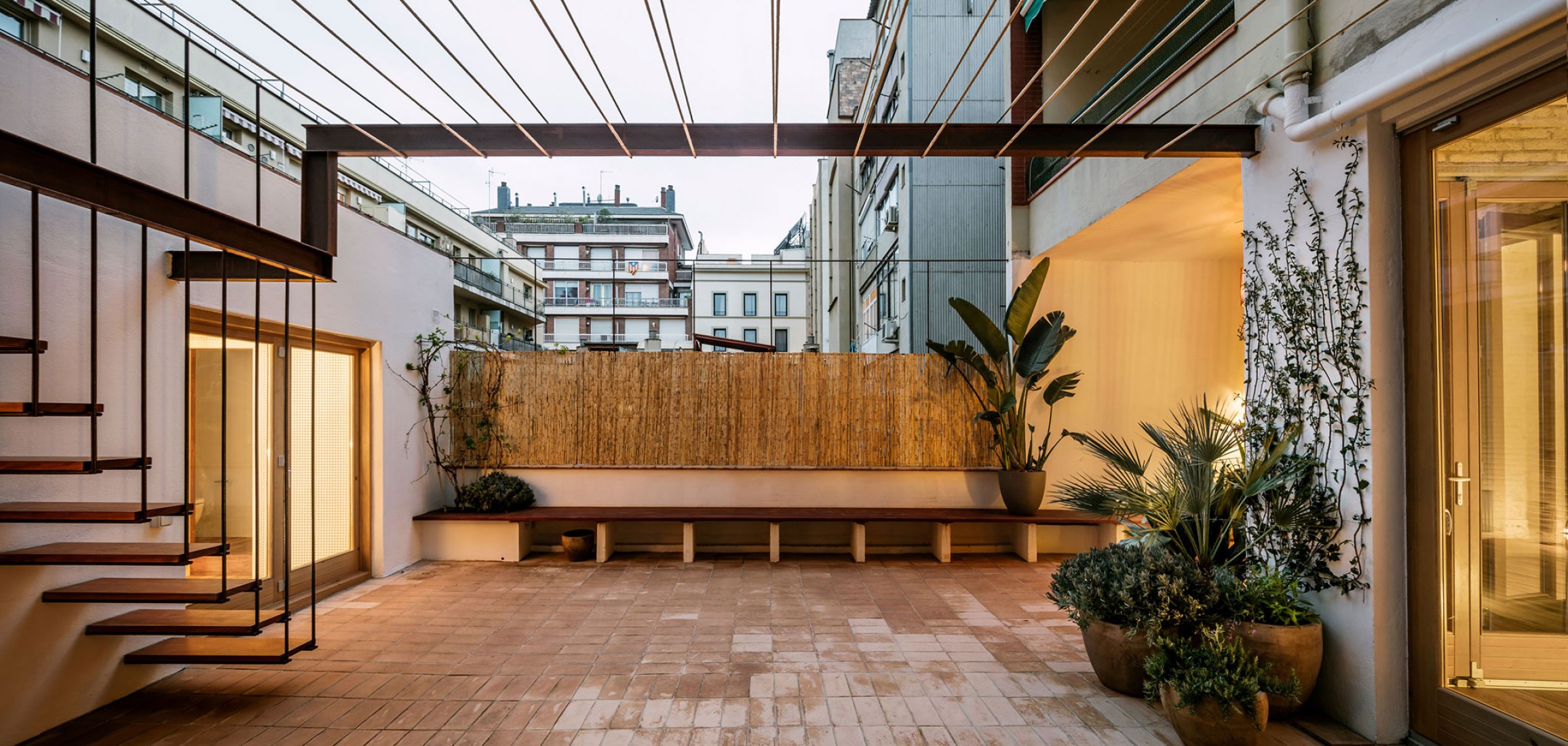 Courtyard. Gallery-House by Carles Enrich. Photograph © Adrià Goula