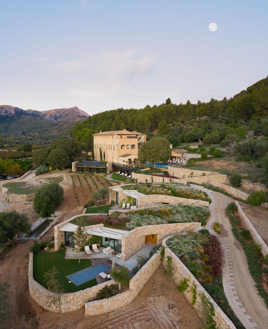 Ampliación del Hotel Son Brull, 2015-2019, Pollença, Baleares. Carme Pinós - Escenarios Para la Vida. Fotografía por Rubén P. Bescós