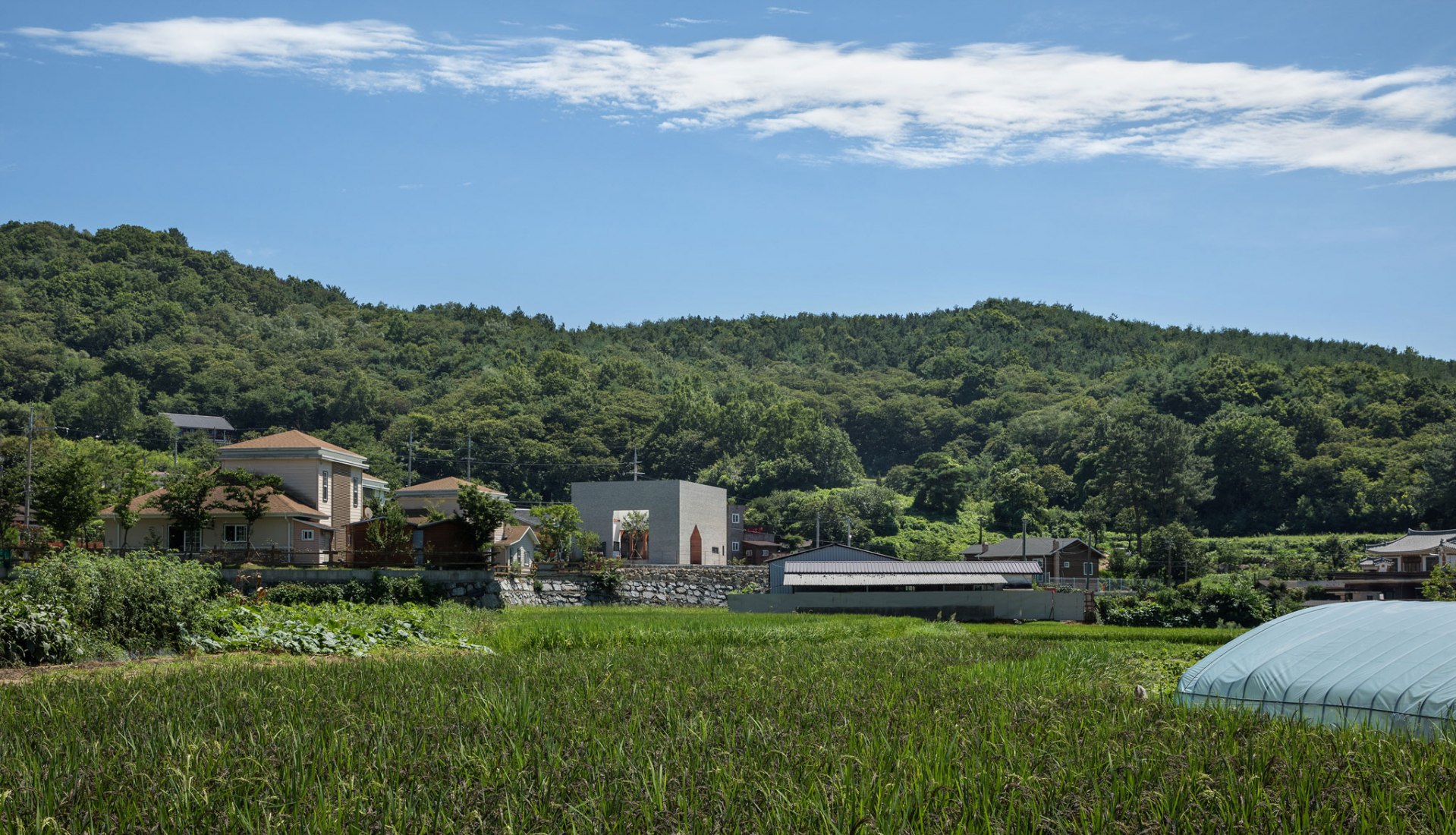 Lugar. Casa Manhwarican por Rieuldorang Atelier. Fotografía por Yoon Joonhwan Lugar. Casa Manhwarican por Rieuldorang Atelier. Fotografía por Yoon Joonhwan