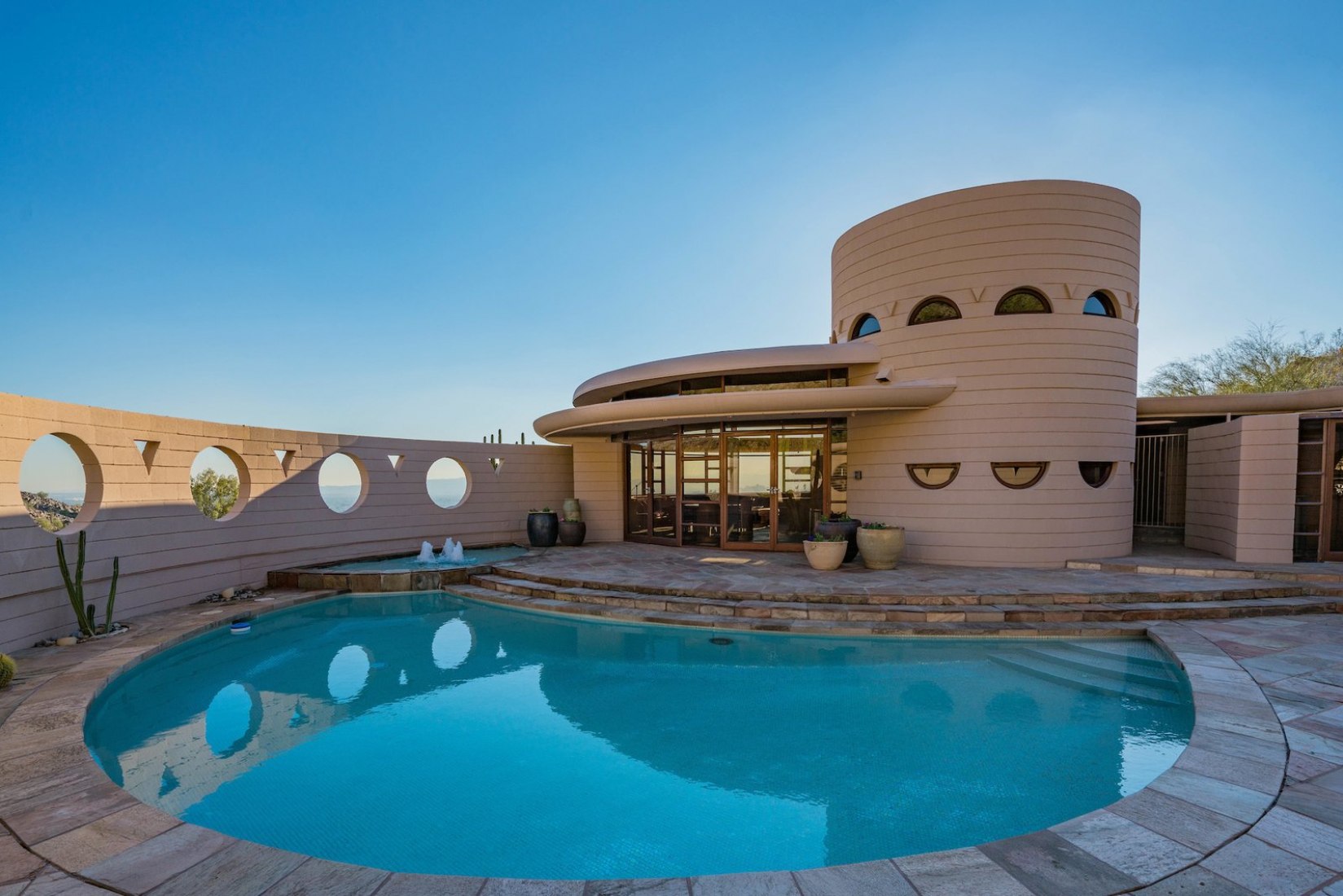 View from swiming pool. 'Norman Lyker Home' by Frank Lloyd Wright. Image courtesy of The Agency