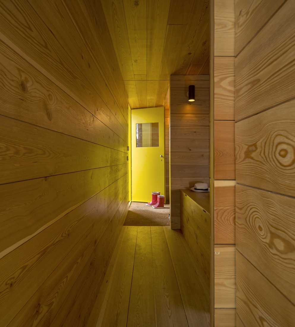 Acceso desde el interior. Casa 4 estaciones, por Churtichaga + Quadra-Salcedo. Fotografía © Fernando Guerra.