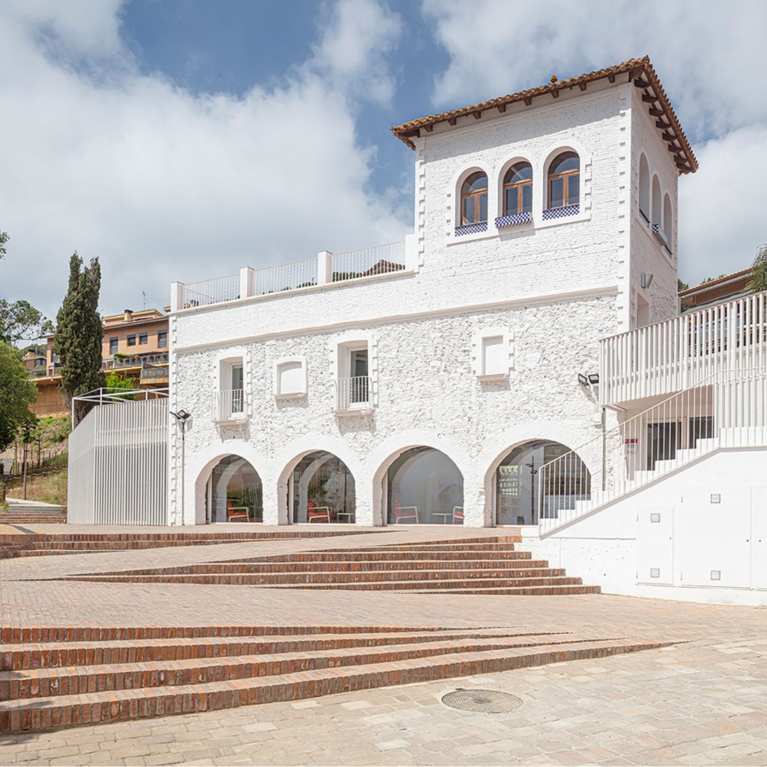 Gardens of the Font del Rector and Ca l'Altisent Library by Col·lectiu Brusi. Photograph by Adrià Goula