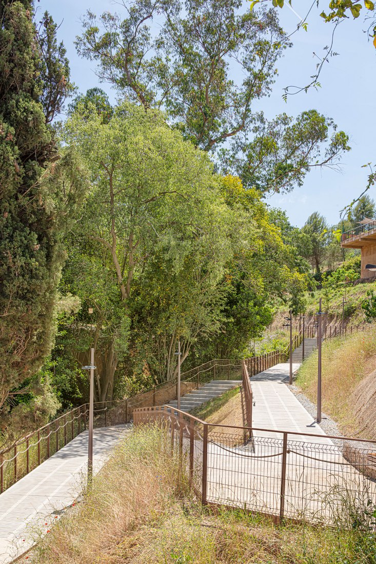 Gardens of the Font del Rector and Ca l'Altisent Library by Col·lectiu Brusi. Photograph by Adrià Goula