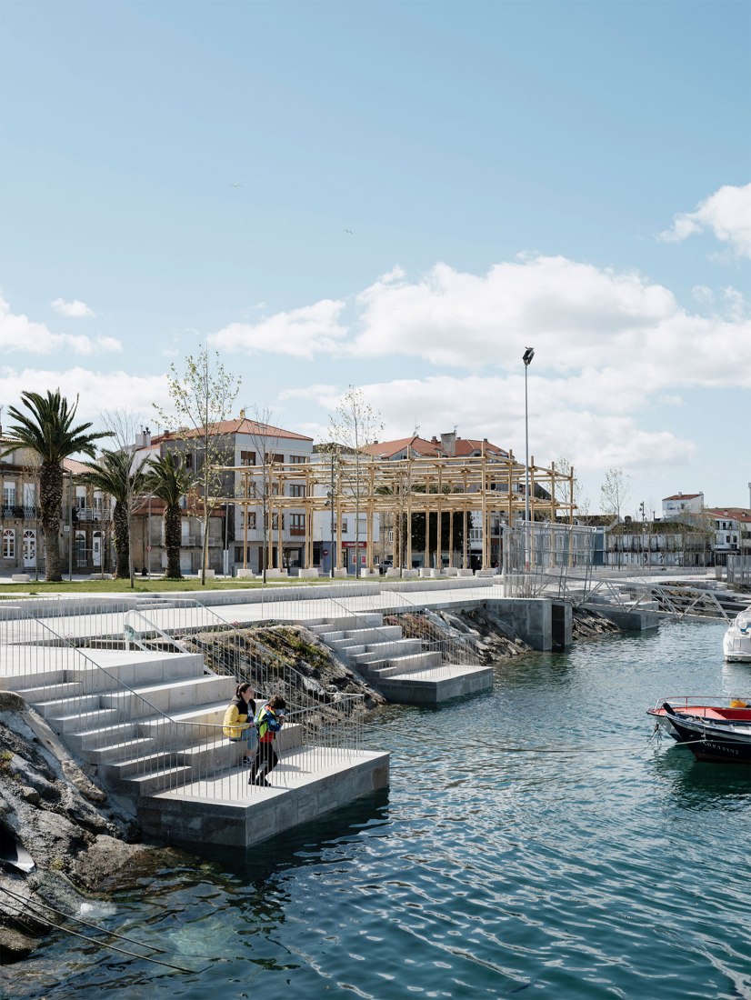 Conditioning of the Porto Do Son port edge by CREUSeCARRASCO + rvr arquitectos. Photograph by Luis Díaz Díaz.