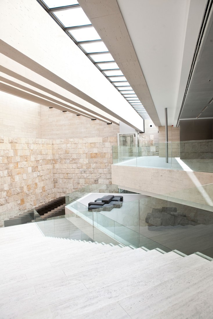 Vista interior. Edificio Castelar por Rafael de La-Hoz y Gerardo Olivares. Fotografía © cortesía de Pérez-Llorca.