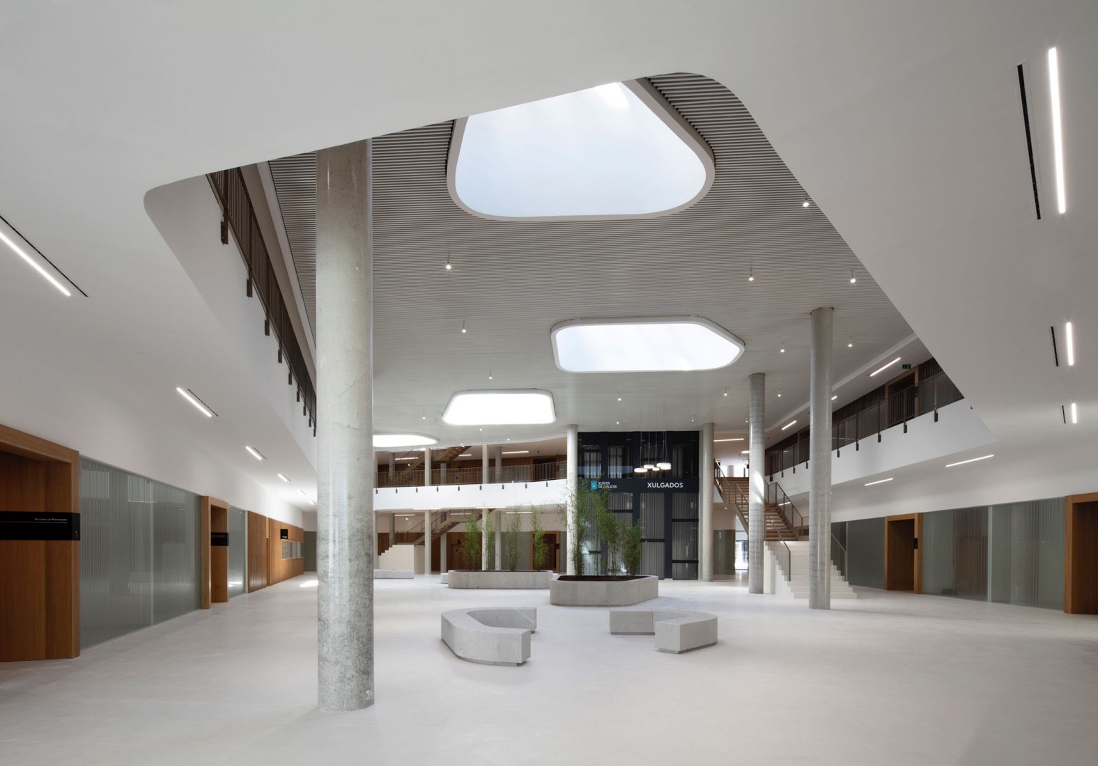 Edificio de la Sede Judicial en Pontevedra por Díaz y Díaz Arquitectos y Naiara Montero. Fotografía por Juan Rodríguez