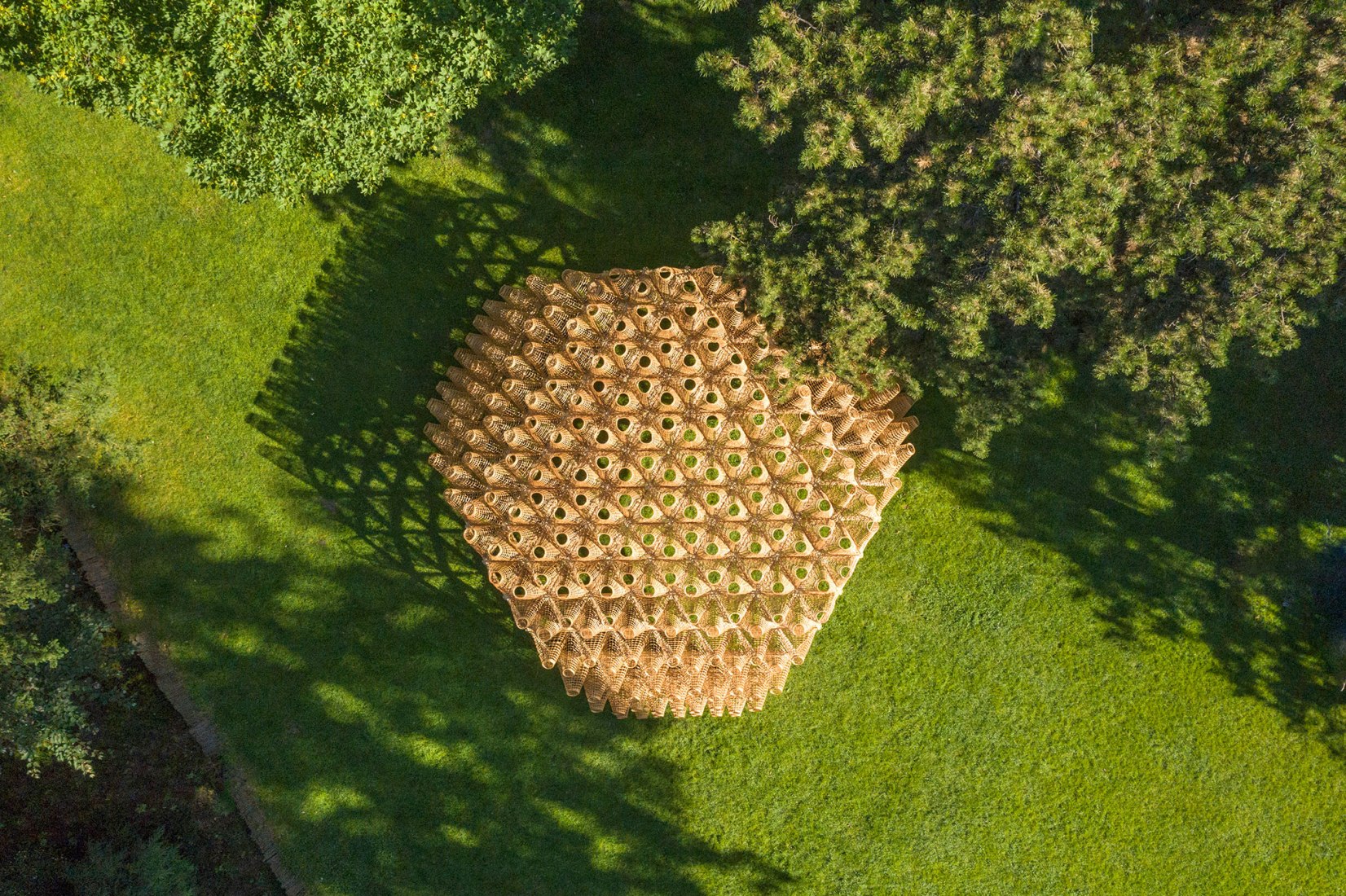 Pabellón Wicker por DJA. Fotografía por Eriks Bozis