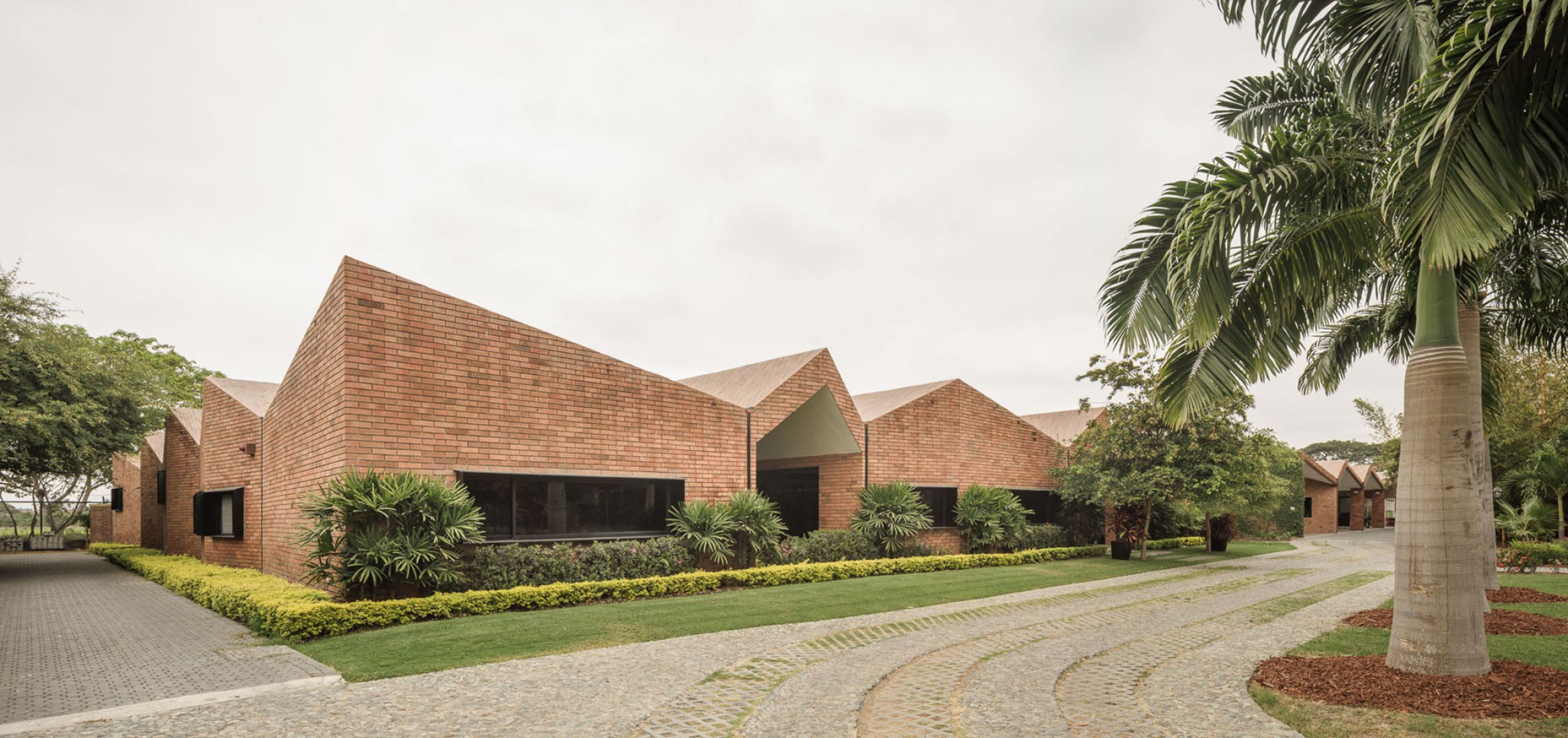 Casa El Cortijo por Felipe Assadi Arquitectos. Fotografía por Fernando Alda.