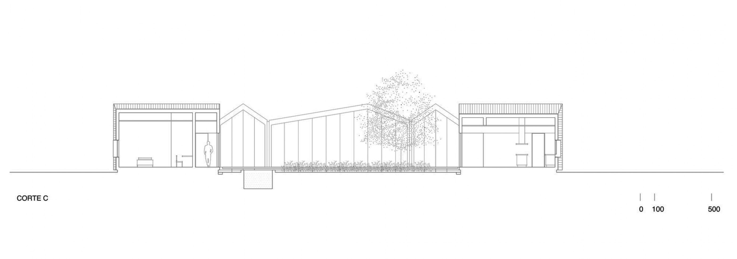 Sección C. El Cortijo House por Felipe Assadi Arquitectos.