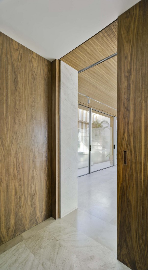 Catamaran House by Eneseis and CODA Arquitectura. Photograph by David Frutos