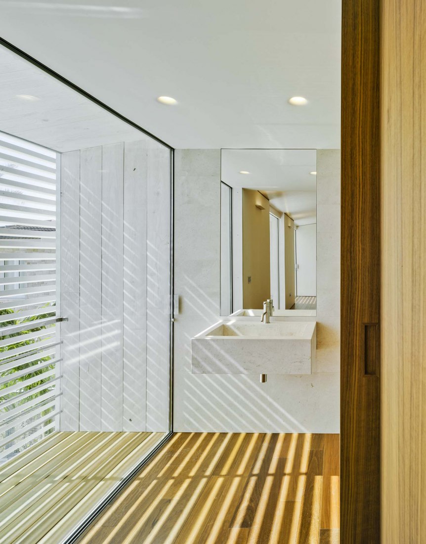 Catamaran House by Eneseis and CODA Arquitectura. Photograph by David Frutos