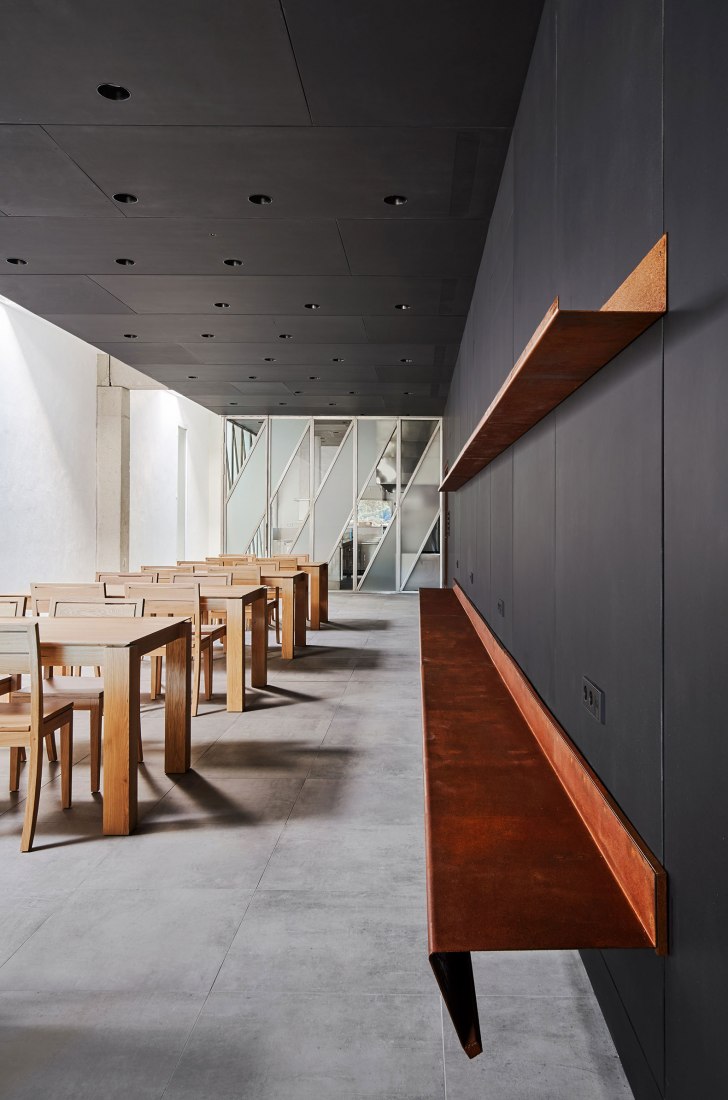 Espai Saó por Raúl Sánchez Architects. Fotografía por José Hevia.