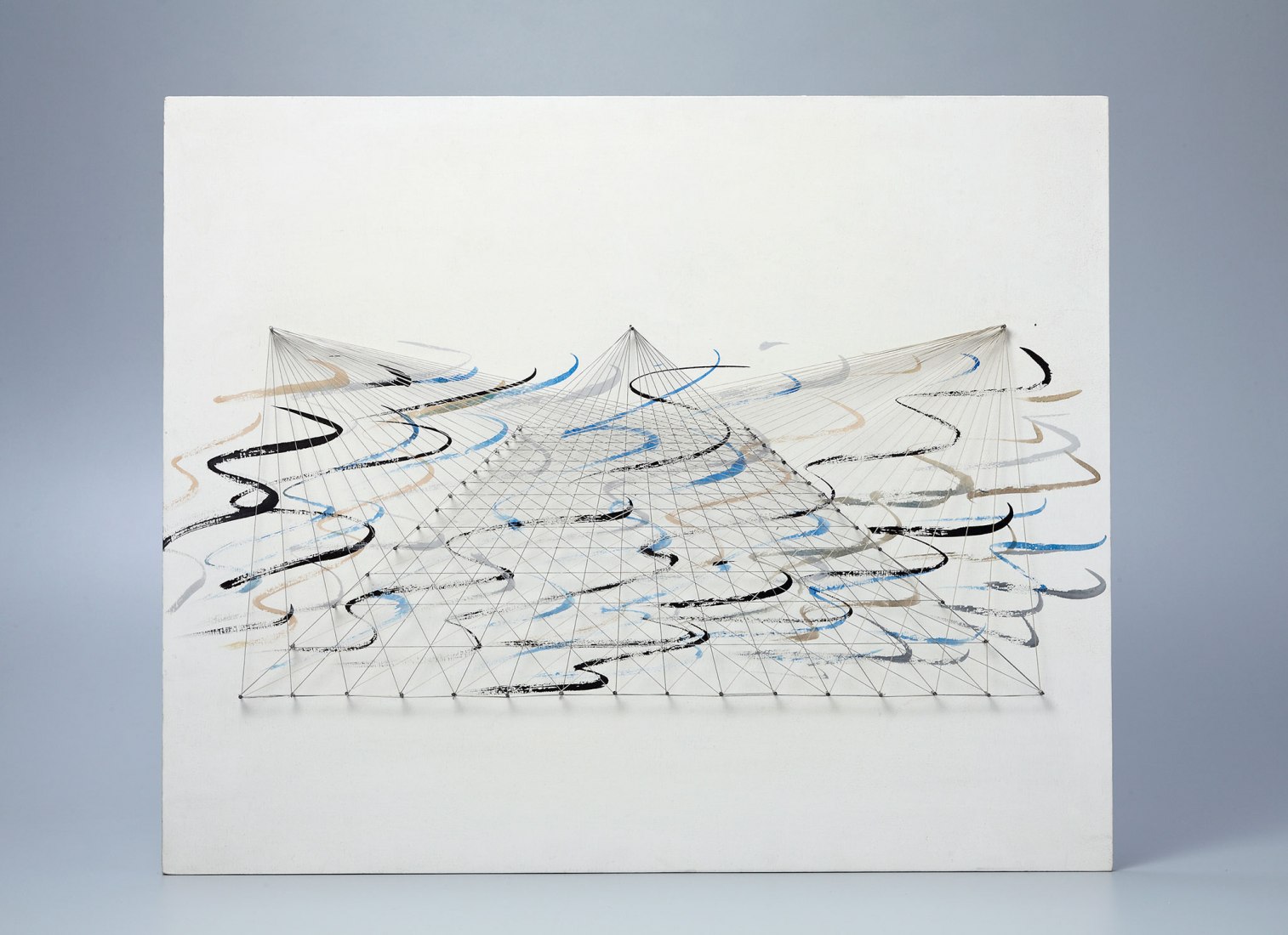 Esther Ferrer Serie Proyectos espaciales piramidales sobre el muro (Series Pyramidal spatial projects on the wall), late 70s Model. Thread, nails and oil paint 60 x 72 x 6 cm Esther Ferrer Archive © Esther Ferrer, VEGAP, Bilbao, 2018.