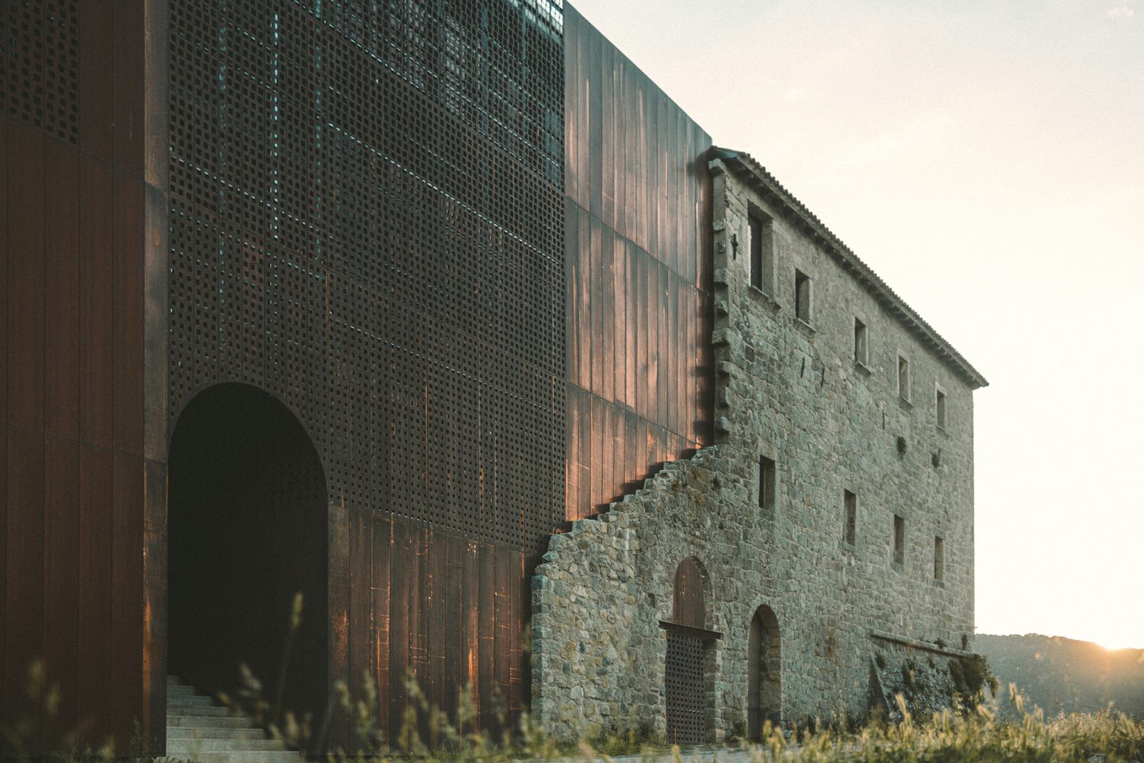 Renacimiento del Convento Saint-François por Amelia Tavella Architectes. Fotografía por Thibaut Dini.