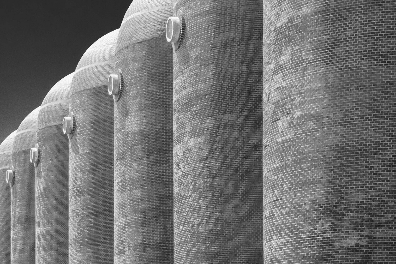 Erotic techno in Valencian architecture by Altre. Photograph by Ricardo Ruíz 