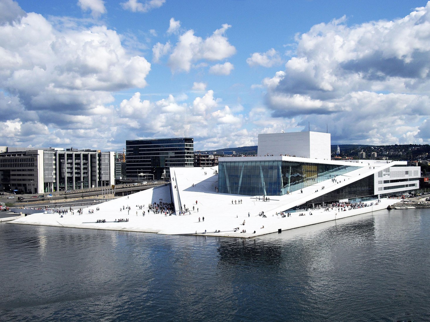 Norwegian National Opera & Ballet by Snøhetta. Photograph by Christopher Hagelund