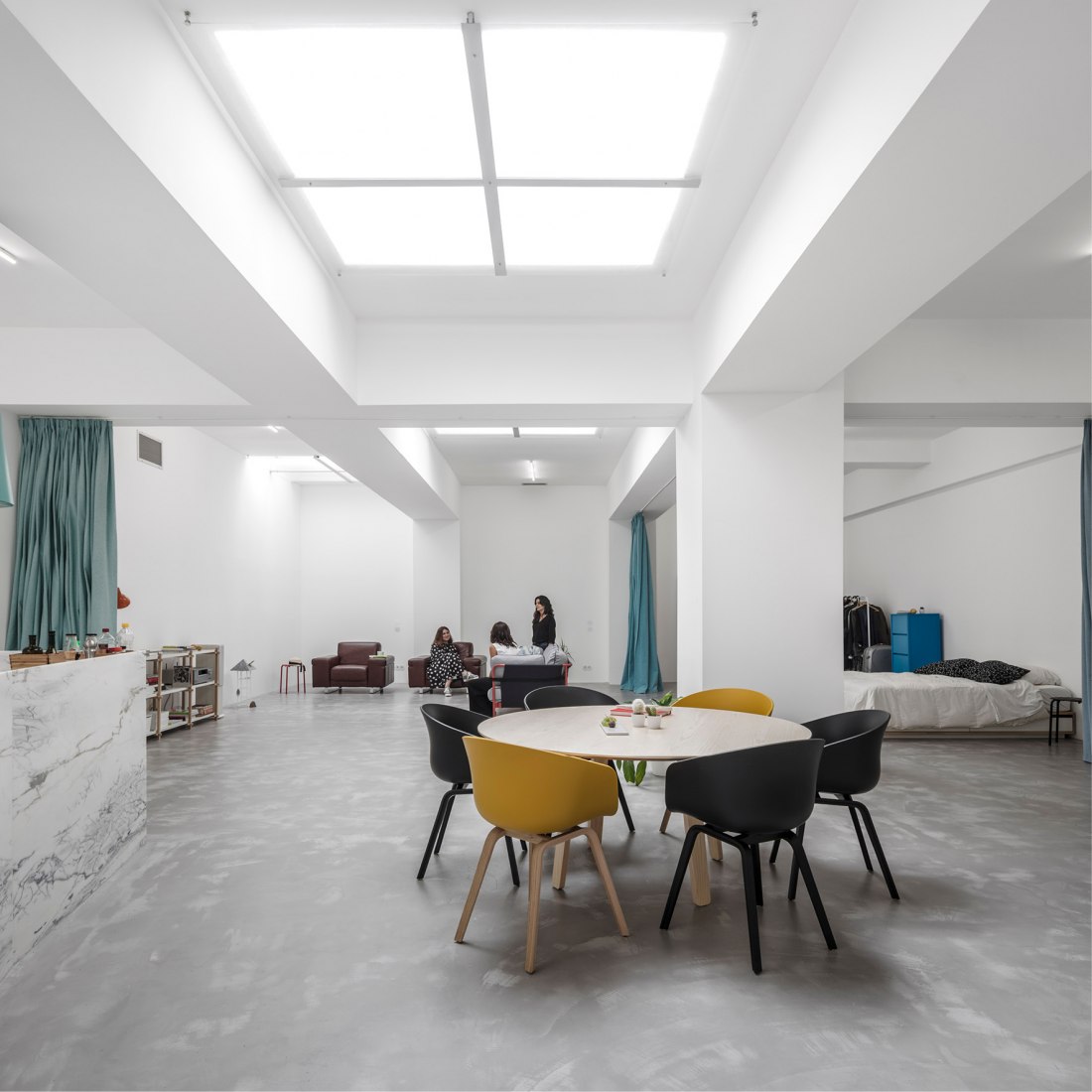 De garaje a vivienda por Fala Atelier. Fotografía © Fernando Guerra. FG+SG 