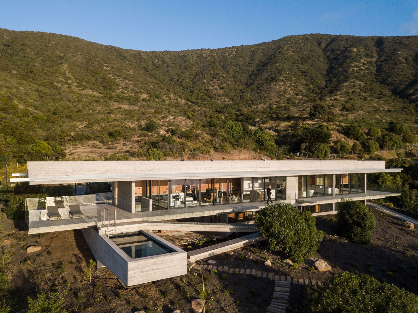 Fachada principal. Casa H por Felipe Assadi Arquitectos. Fotografía por Fernando Alda