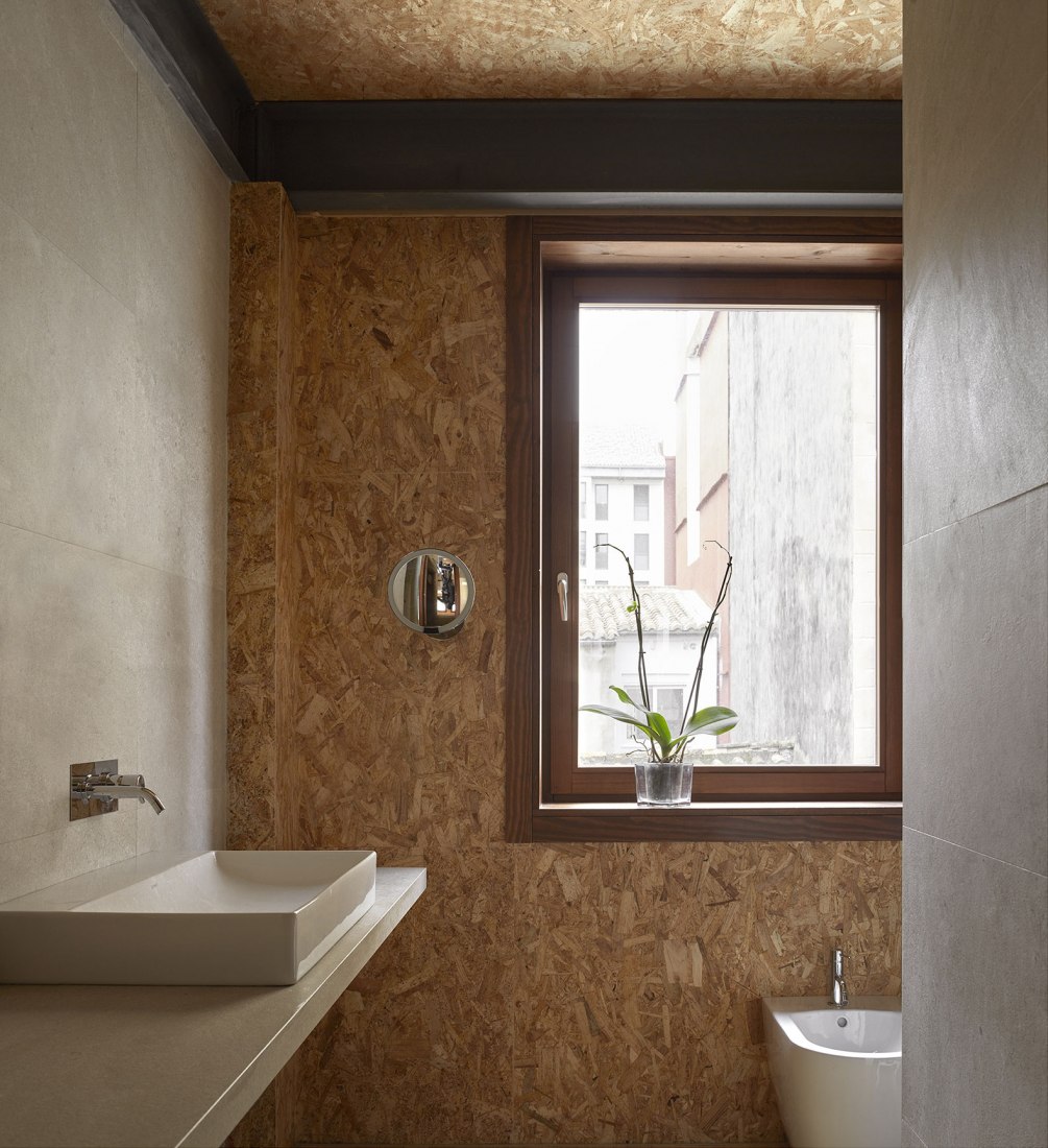 Eco wood house in El Cabanyal by Fernando Olba Rallo. Photograph by Mariela Apollonio.