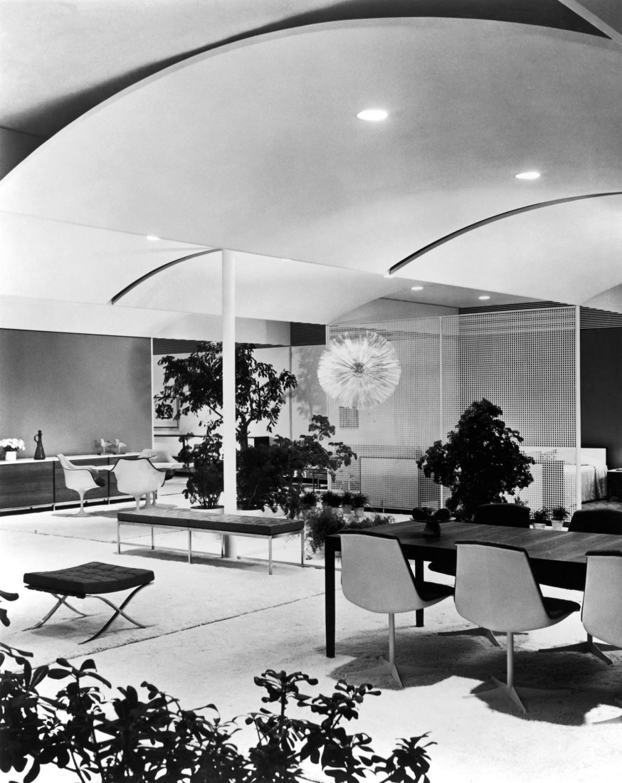Between 1951 and 1961, Florence Knoll designed showrooms around the world—from Dallas to Paris, San Francisco to Milan. Image courtesy of Knoll.