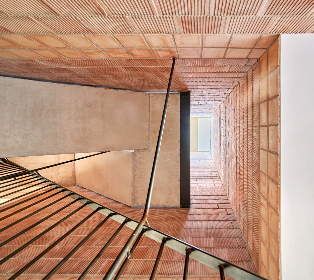 54 Public Protection Housing by Joan Josep Fortuny Giró and Alventosa Morell Arquitectes. Photograph by José Hevia.