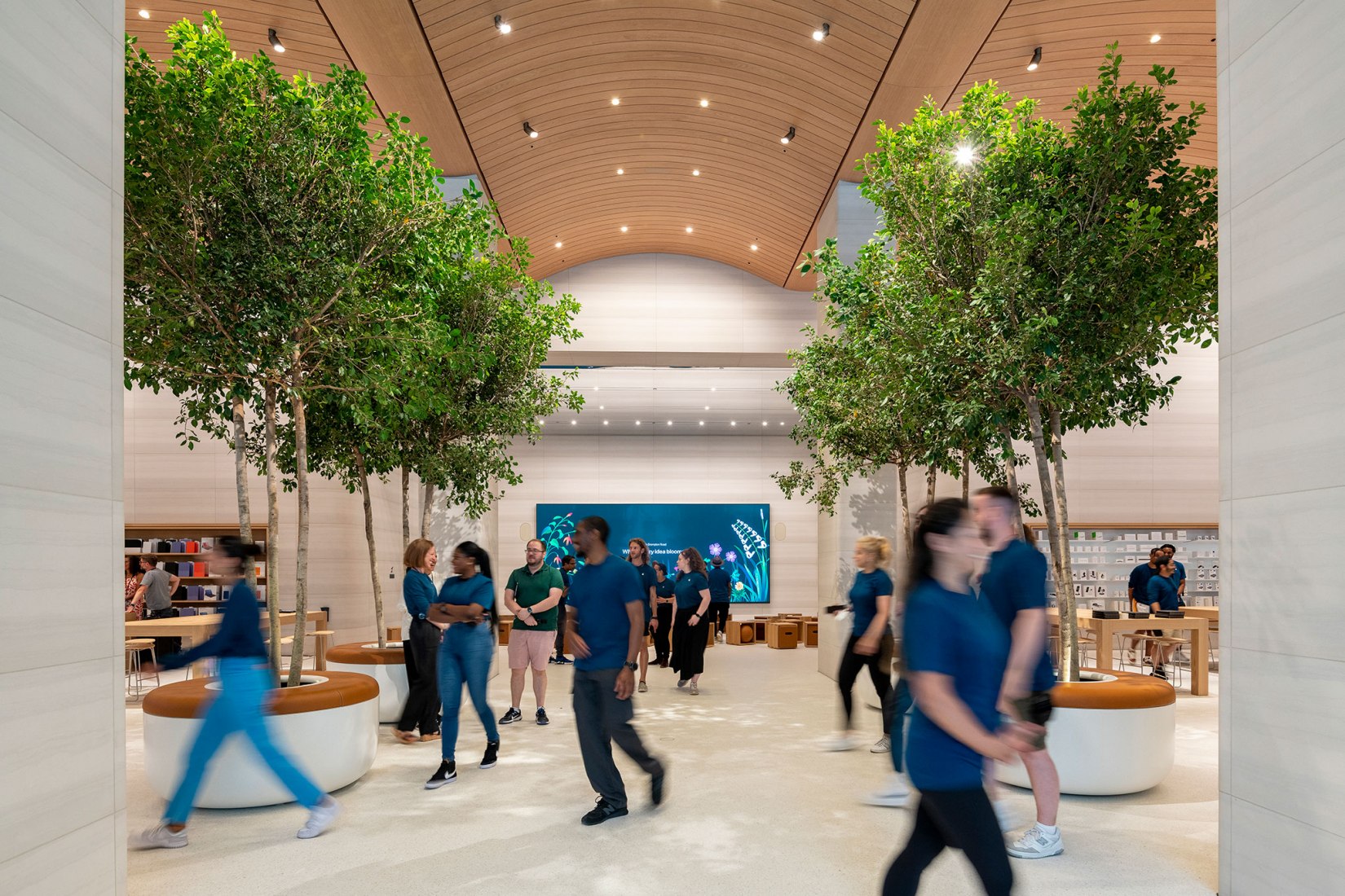 Tienda de Apple en Brompton Road Store por Foster + Partners. Fotografía por Nigel Young.