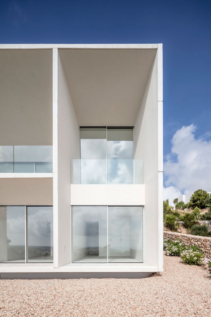 Frame House by Nomo studio. Photograph by Adrià Goula.