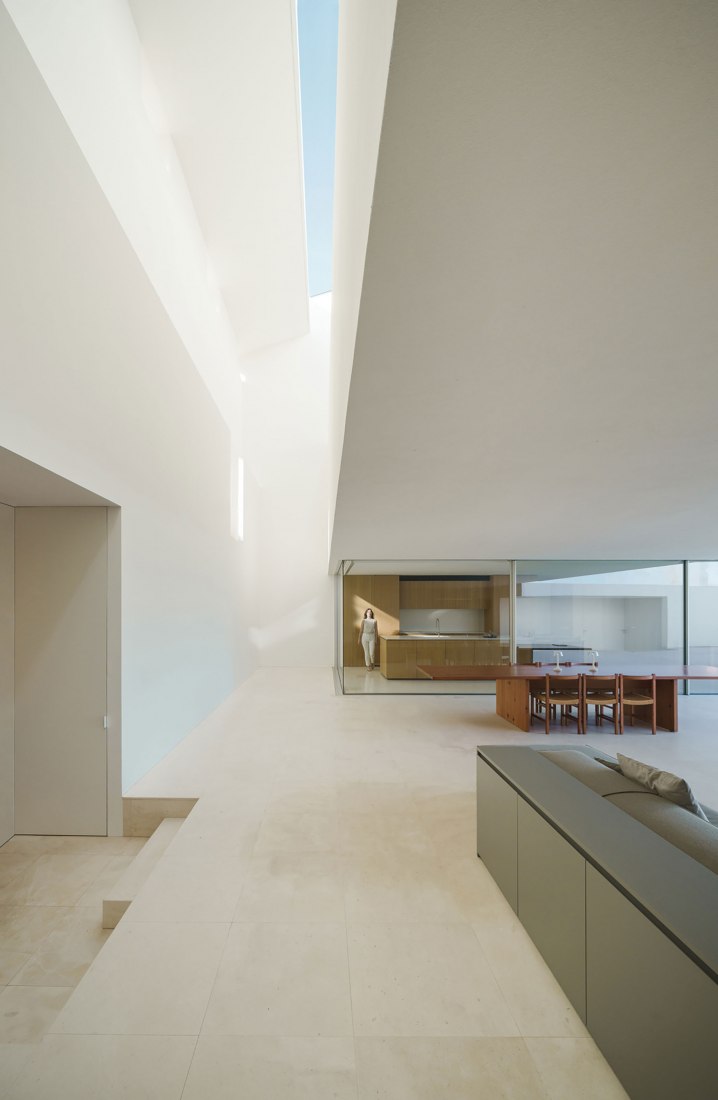 La Casa Vacía por Fran Silvestre Arquitectos. Fotografía por Jesús Orrico.