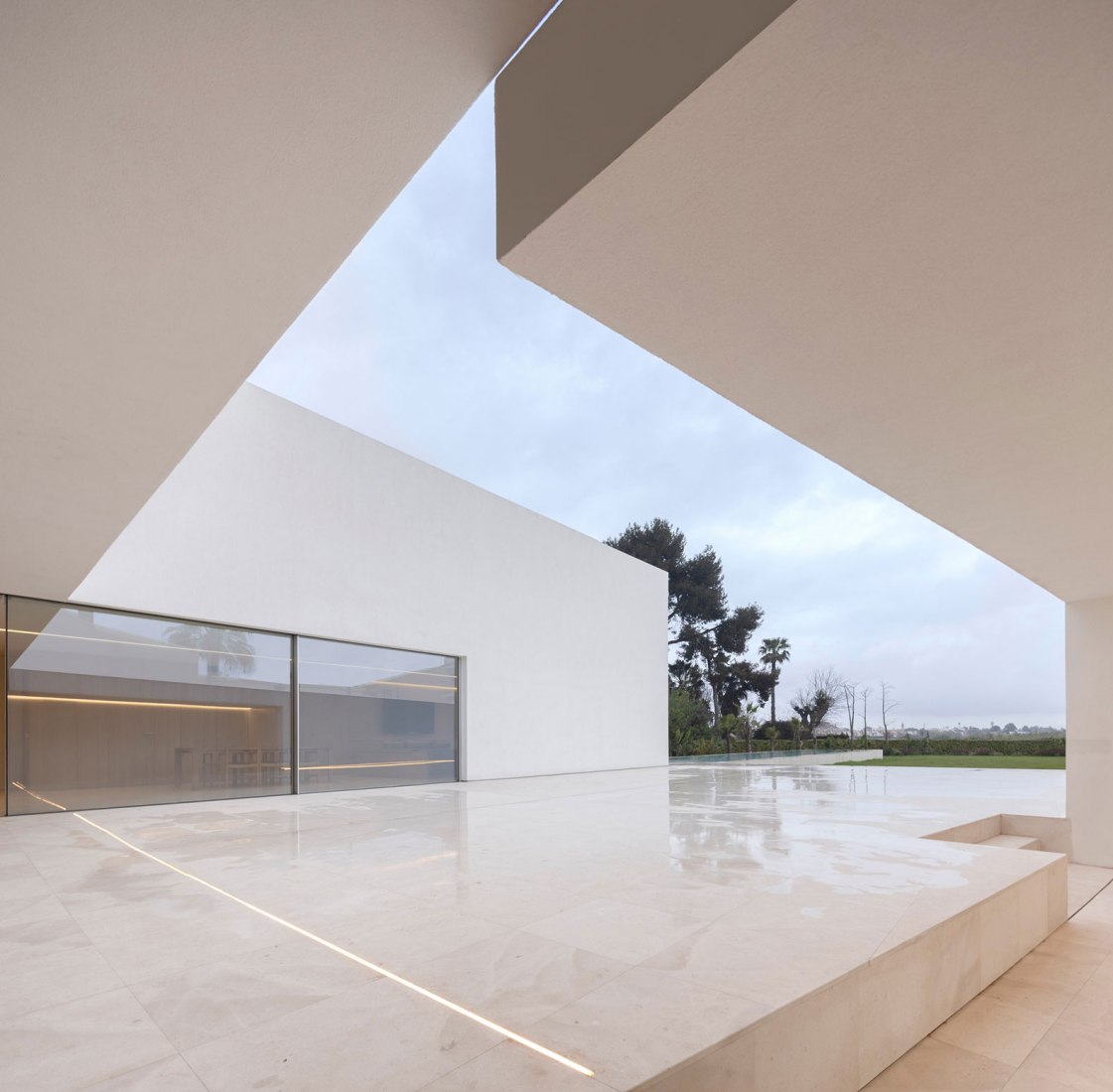 La Casa Vacía por Fran Silvestre Arquitectos. Fotografía por Fernando Guerra.