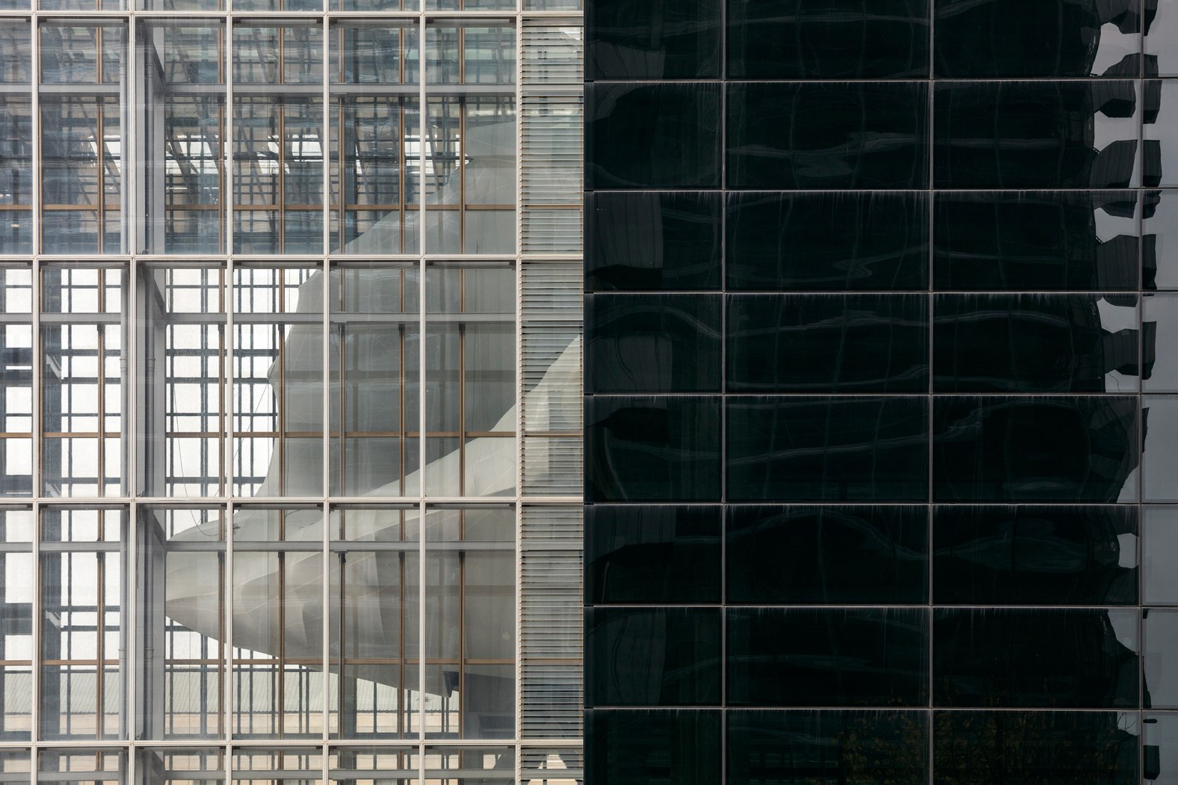 New Rome /EUR Convention Centre and Hotel ‘the Cloud’ by Studio Fuksas. Photograph © Leonardo Finotti