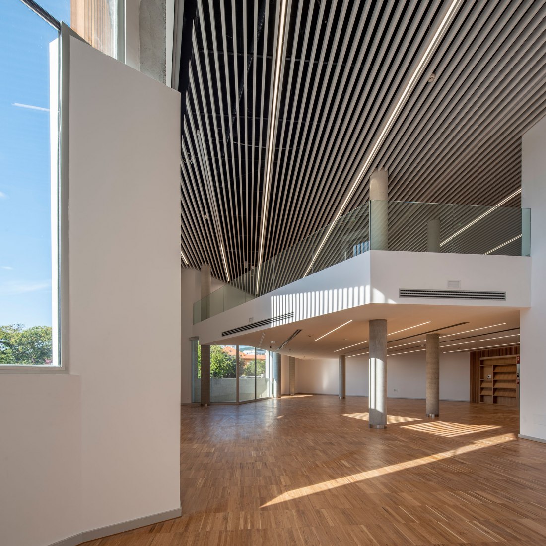 Biblioteca Municipal de Nigrán por Gándara Pons Arquitectos. Fotografía por Héctor Santos-Díez.