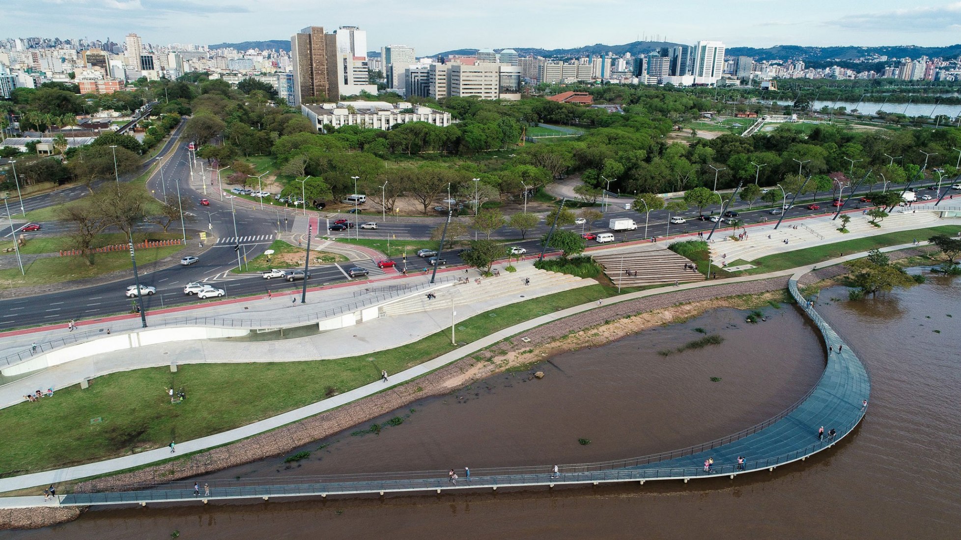 Guaíba Orla Urban Park by Jaime Lerner Arquitetos Associados. Photograph by Arthur Cordeiro