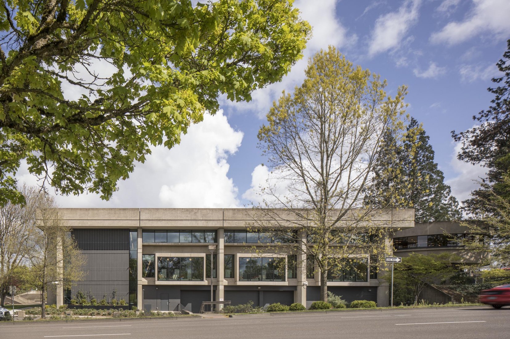 Renovación de la Biblioteca Pública de Salem por Hacker architects. Fotografía por Lara Swimmer.
