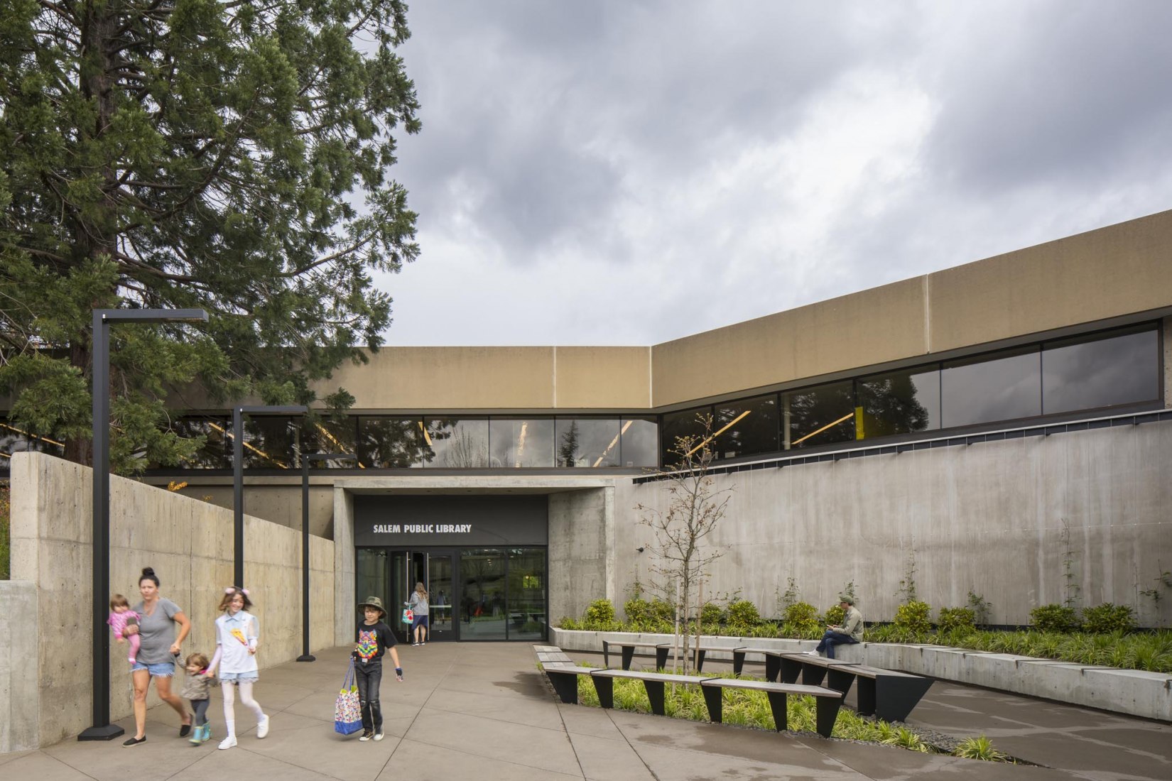 Renovación de la Biblioteca Pública de Salem por Hacker architects. Fotografía por Lara Swimmer.