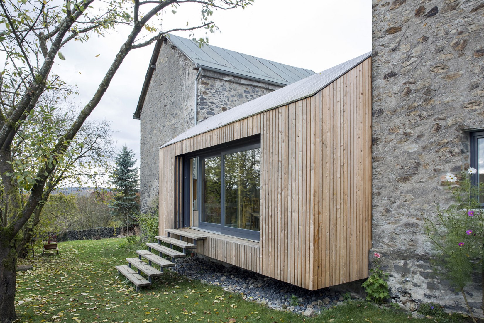 Haus WW by Heltwerk Architekten. Photograph by Fiona Körner