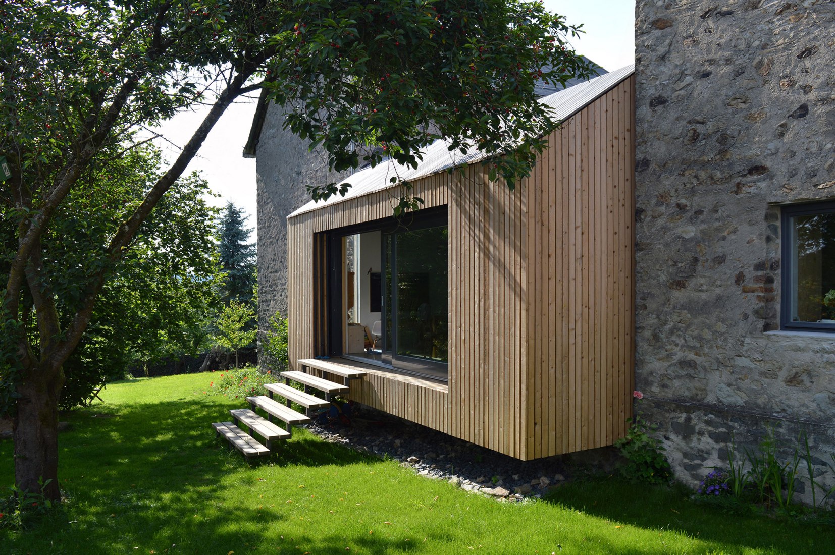 Haus WW by Heltwerk Architekten. Photograph by Fiona Körner