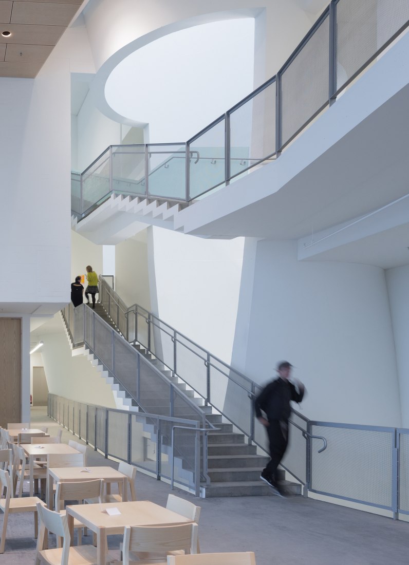 La nueva ampliación del campus de la Escuela de Arte de Glasgow School por Steven Holl Archtiects. Fotografía @ Iwan Baan 