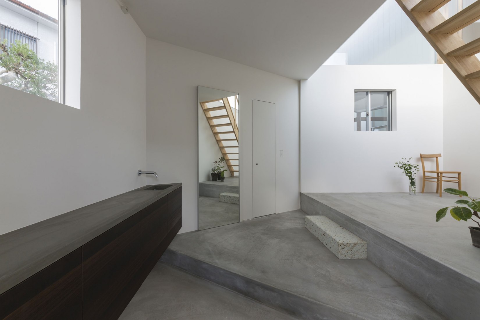 House in Hokusetsu by Tato Architects/Yo Shimada. Photograph by shinkenchiku sha.