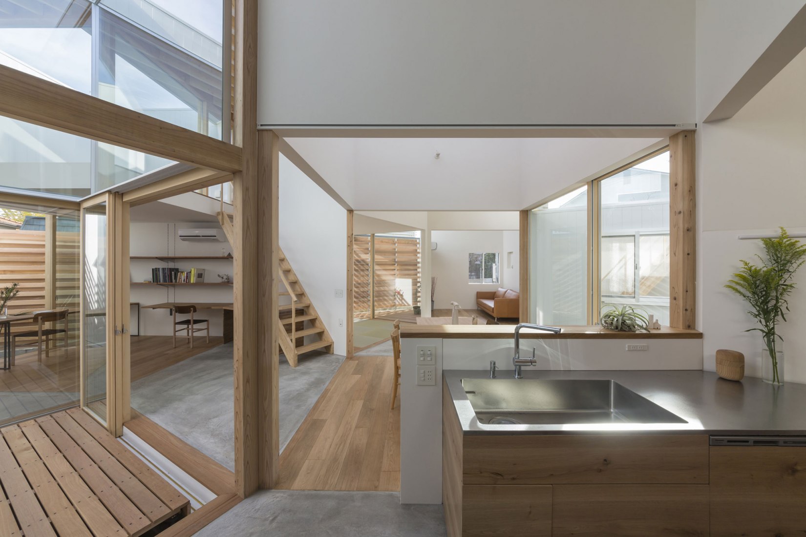 House in Hokusetsu by Tato Architects/Yo Shimada. Photograph by shinkenchiku sha.