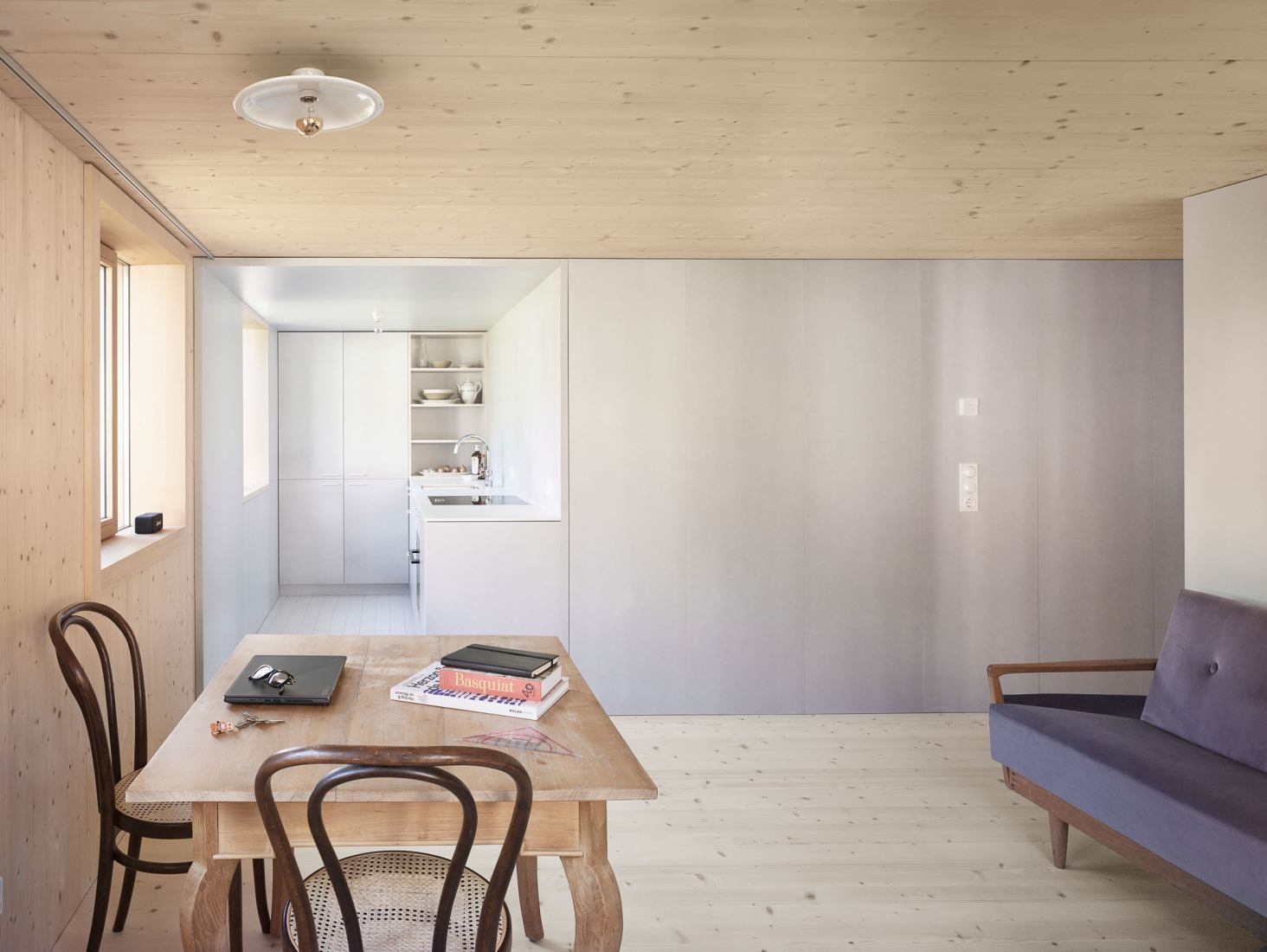 Revitalización Kriechere 70 por Innauer Matt Architekten. Fotografía por Adolf Bereuter.
