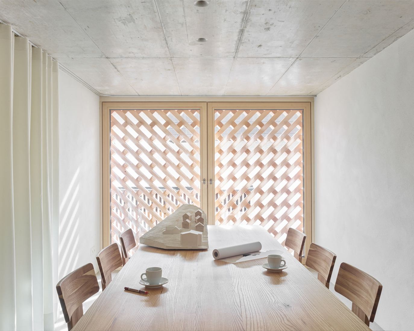 Revitalización Kriechere 70 por Innauer Matt Architekten. Fotografía por Adolf Bereuter.