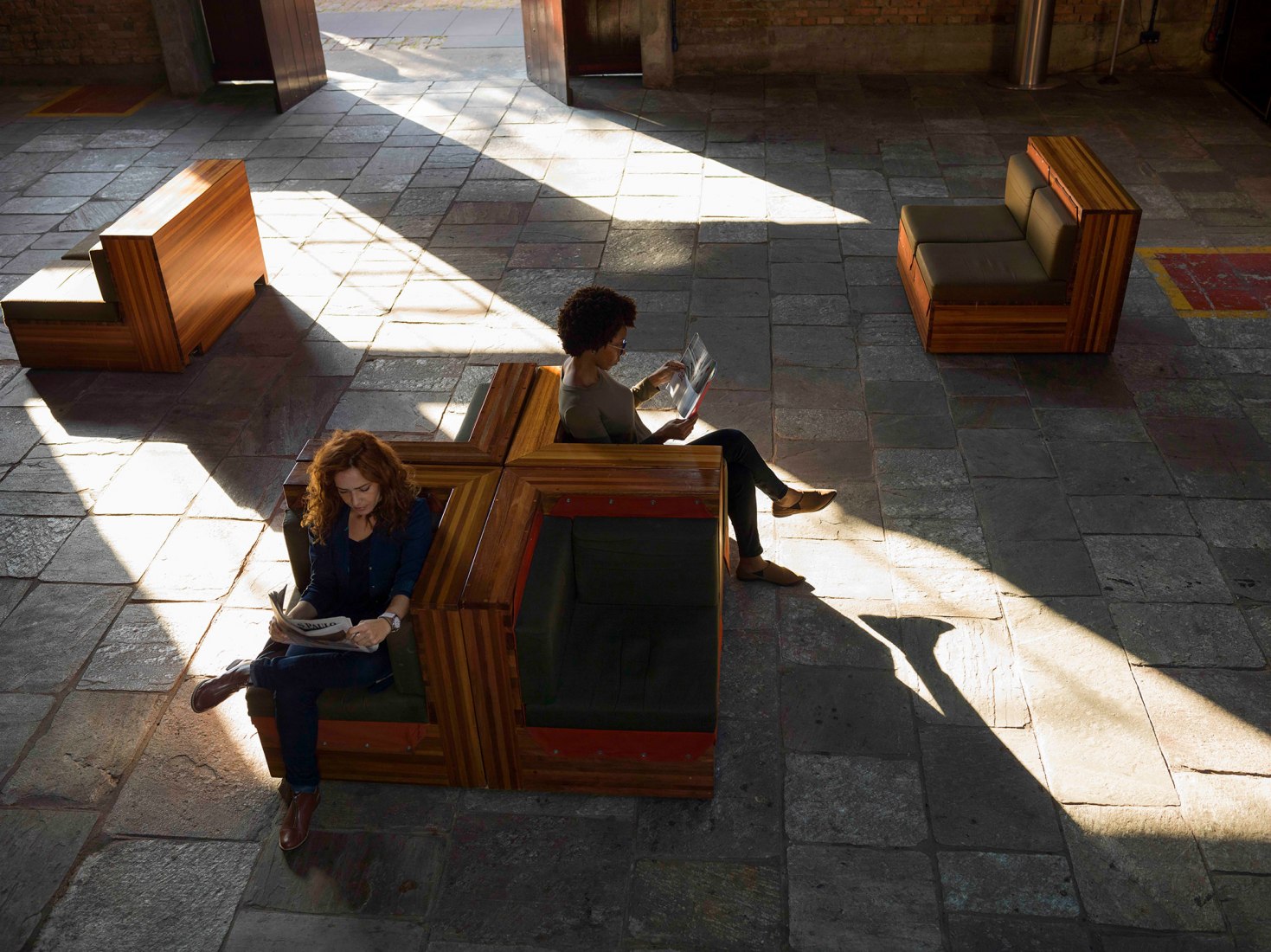Pontos escolhidos / Points Chosen, 2019. Endura Ultra photograph facemounted 180 x 240 x 7.5 cm;  70 7/8 x 94 1/2 x 3 in. Photograph, courtesy of Helga de Alvear Gallery © Joaquín Cortés