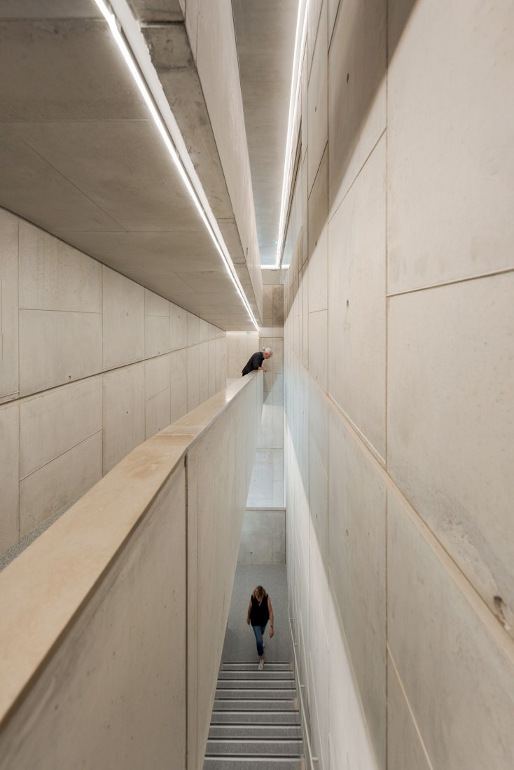 Charles Nègre Media Library by Ivry Serres, Emmanuelle Beaudouin and Laurent Beaudouin. Photograph by Fernando Guerra. FG+SG.