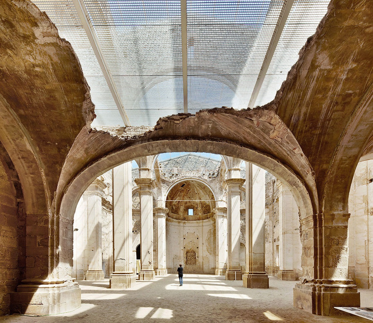 Restauración de la antigua iglesia de Corbera d'Ebre. Fotografía © José Hevia.