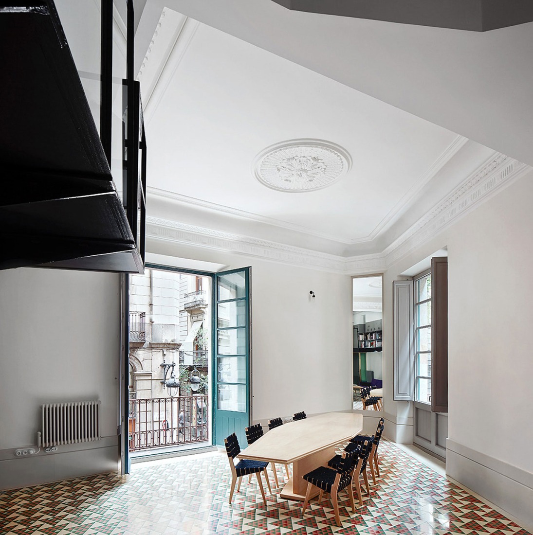 Apartamento en el Barrio Gótico, Carrer Avinyó, Barcelona, por David Kohn arquitecto. Fotografía © José Hevia.