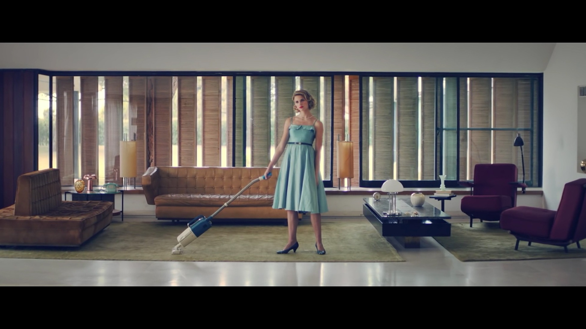 "Gone" por JR JR. Corte de vídeo.