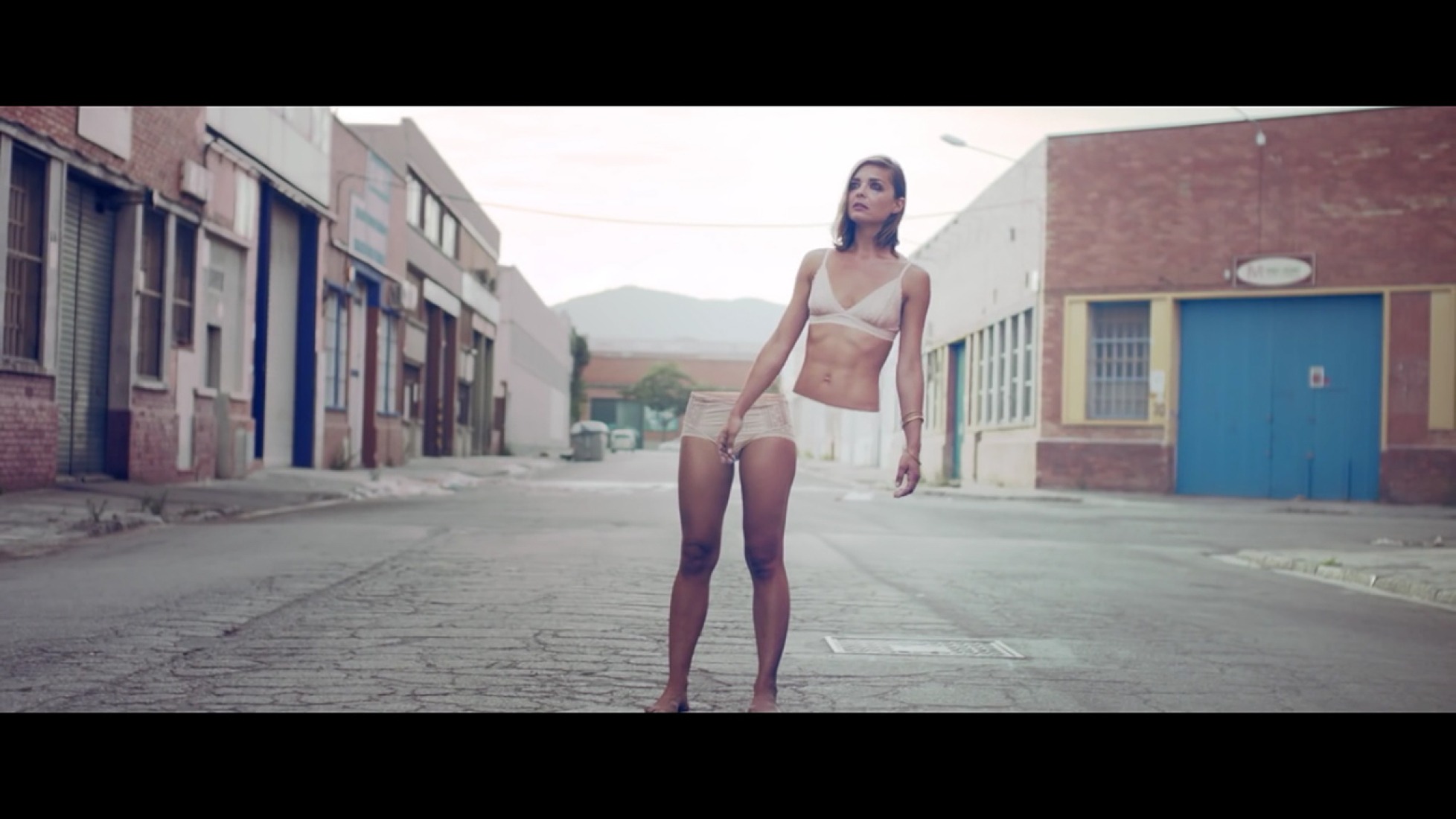 "Gone" por JR JR. Corte de vídeo.